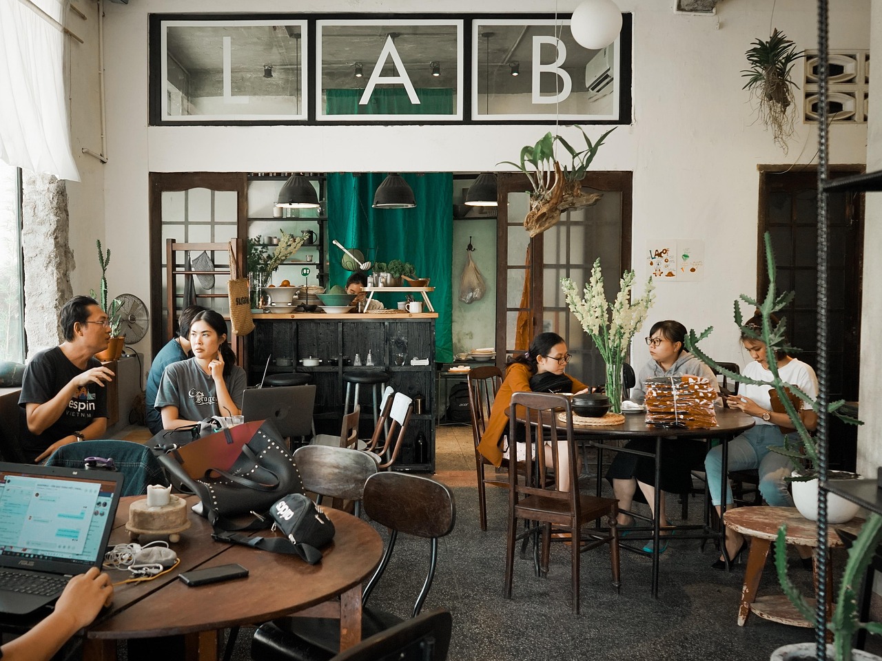 短信轰炸源码实名账号：短信营销如何布局和组织